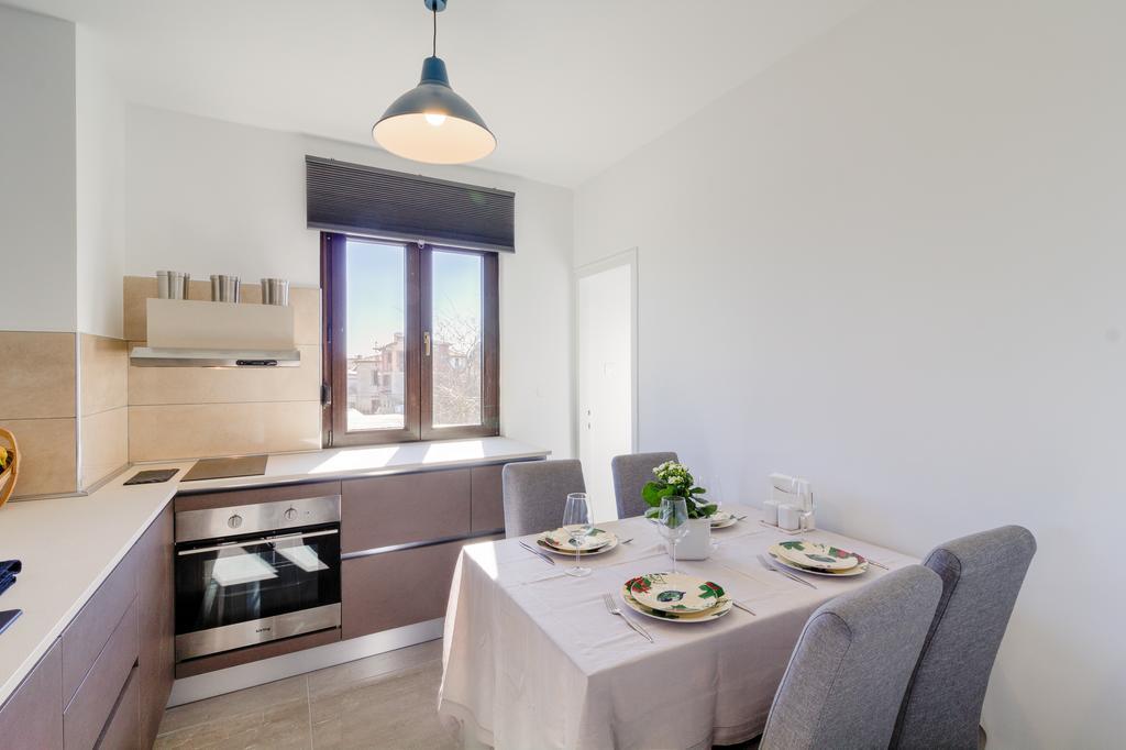Apartments Ester Victoria 梅杜林 外观 照片